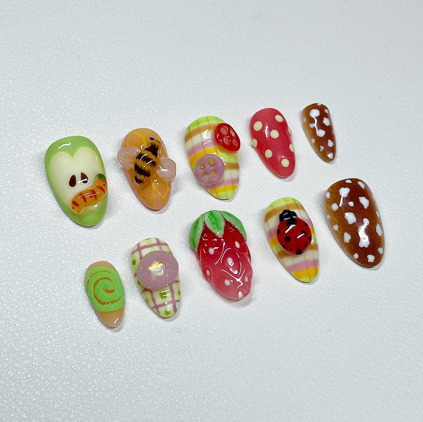 FELT BUTTONS