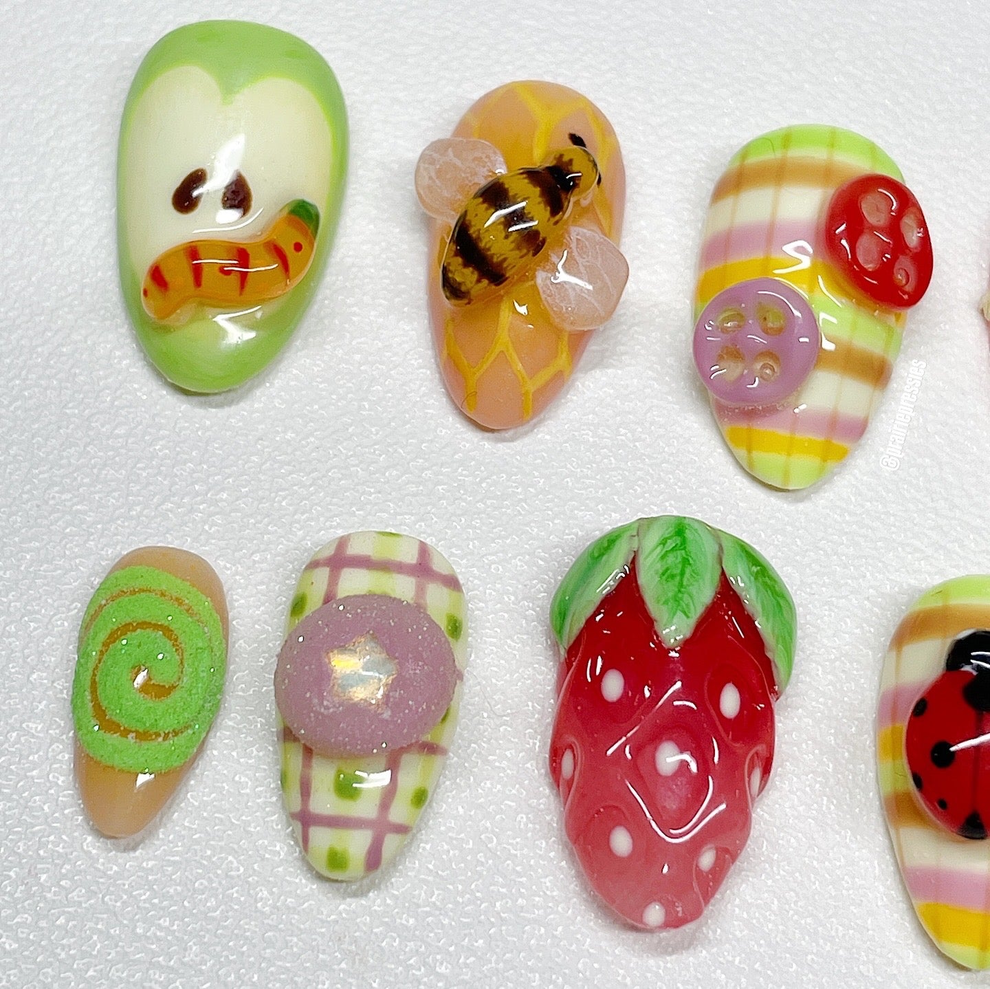 FELT BUTTONS