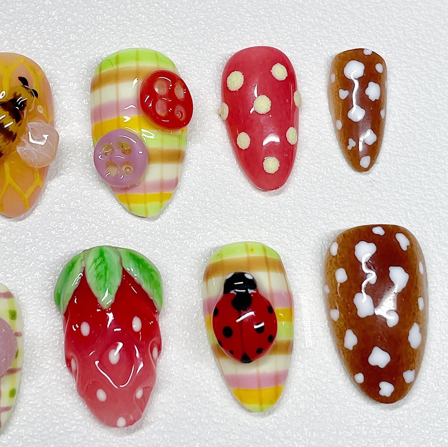FELT BUTTONS
